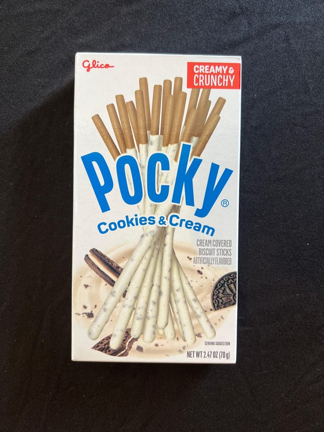 Pocky Cookies & Cream.